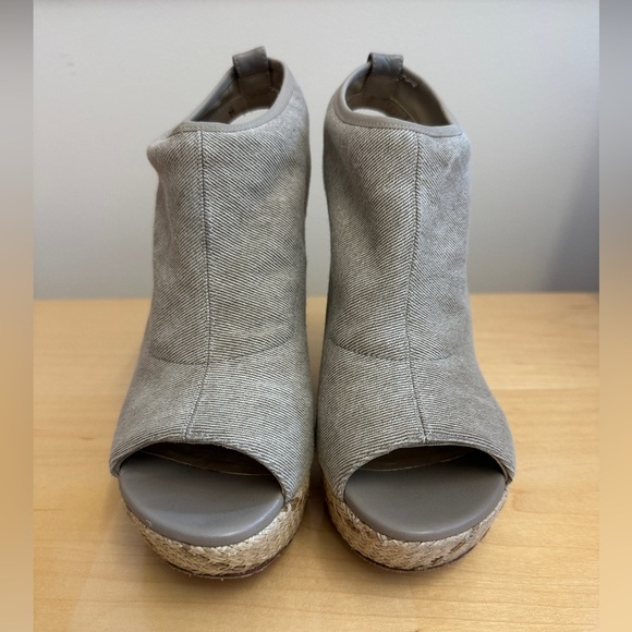 Stuart Weitzman Glover Wedge Sandals Size 7 - Picture 2 of 13